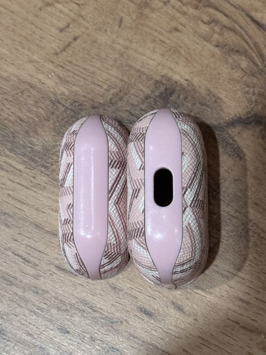 Продам кейс для AirPods 3 от GUESS — оригинал!