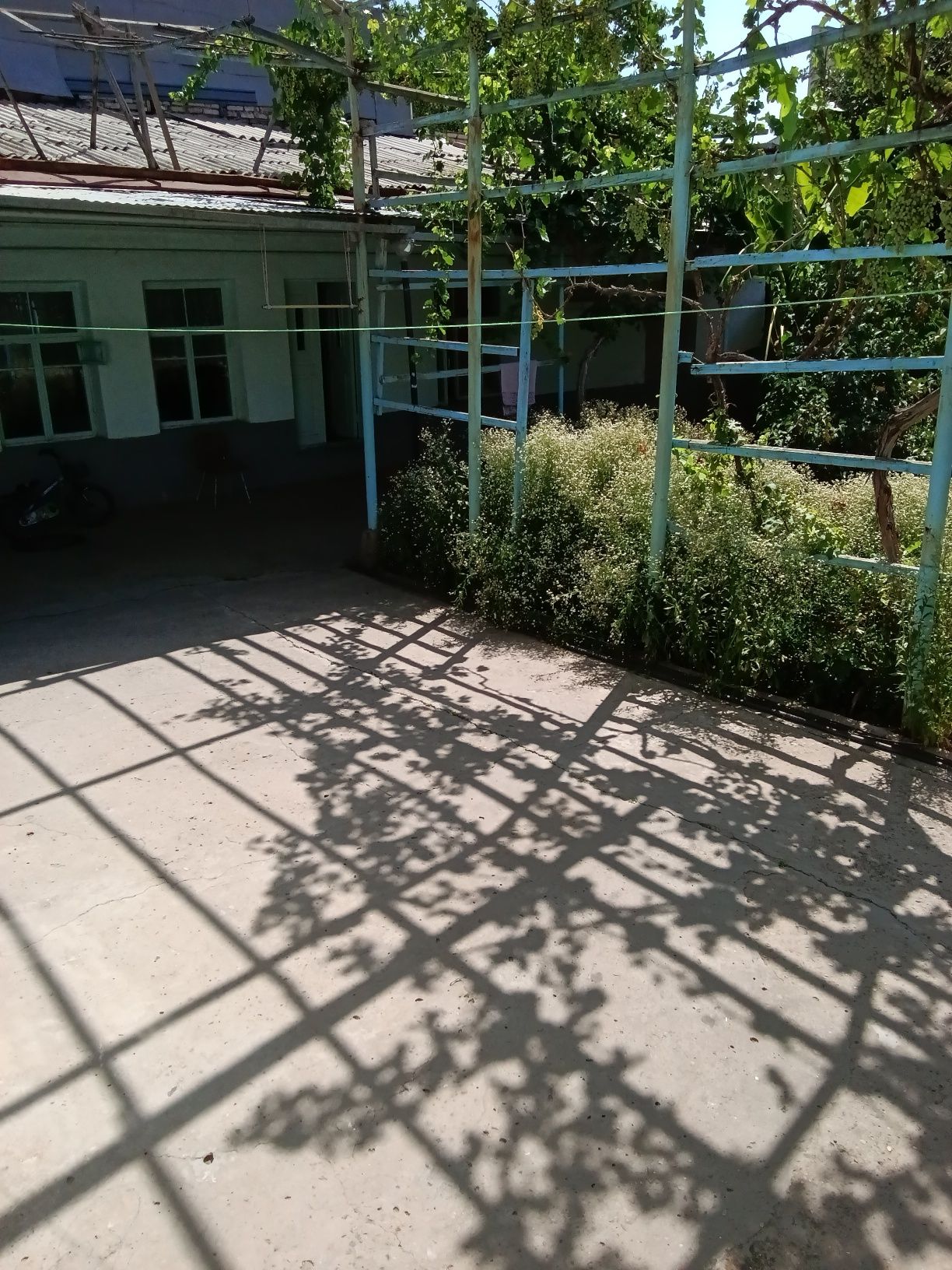 Hovli sotiladi. 4sotix.
