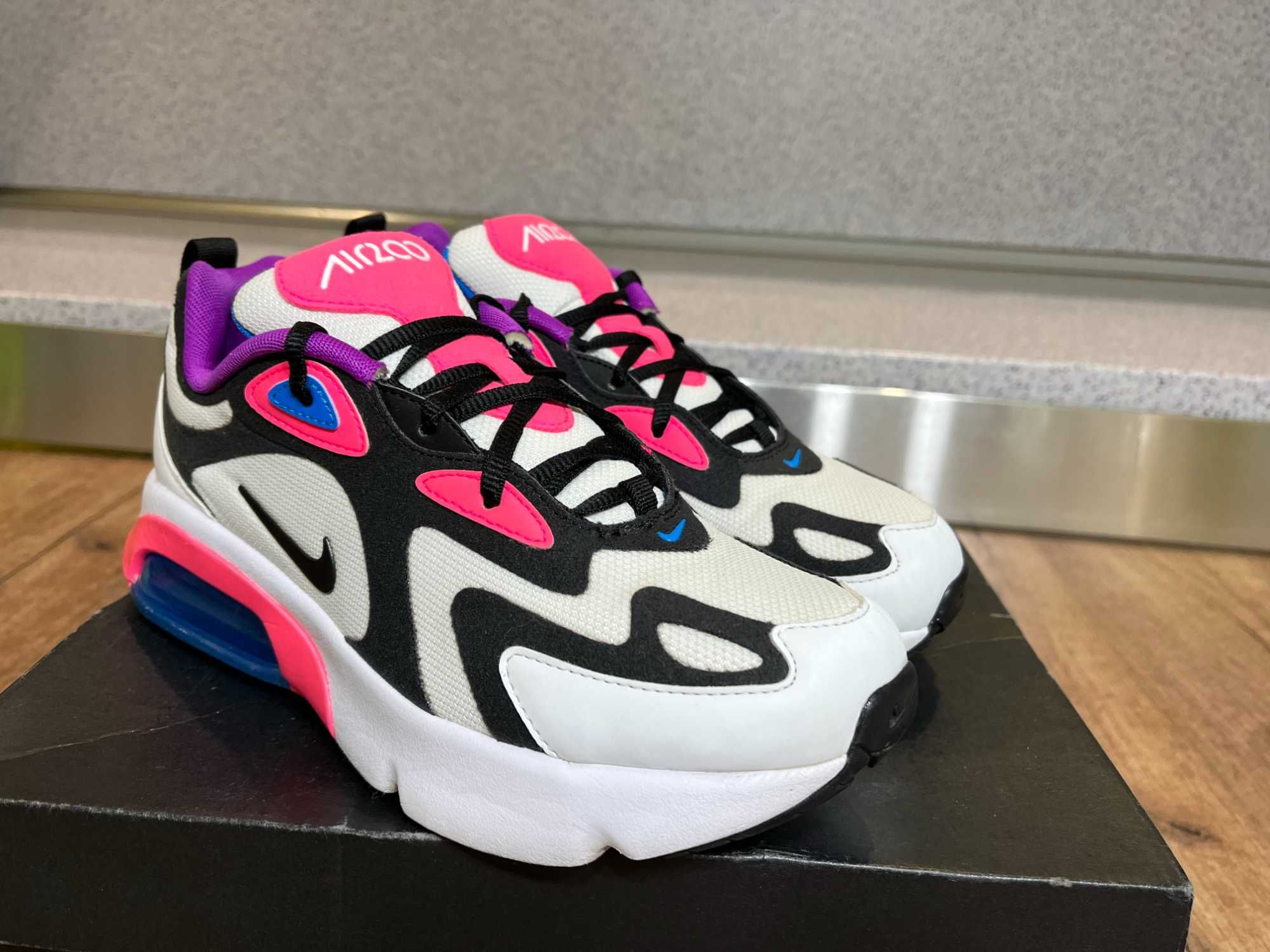 ОРИГИНАЛНИ *** Nike Air Max 200 White Hyper Pink Black