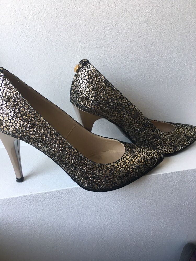 Pantofi de piele