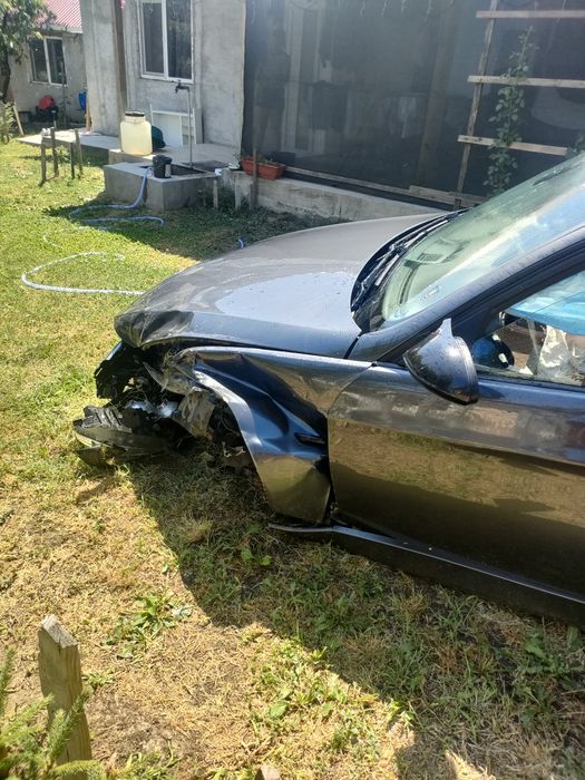 BMW seria 3 avariat partea stânga