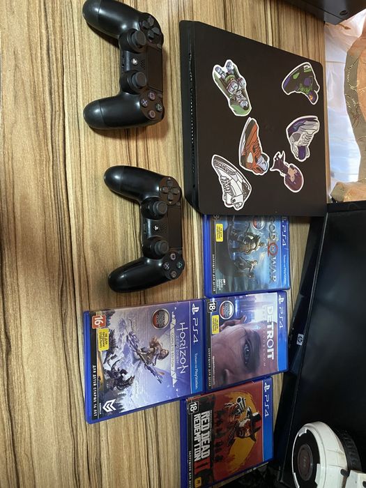 Playstation 4 slim,1TB