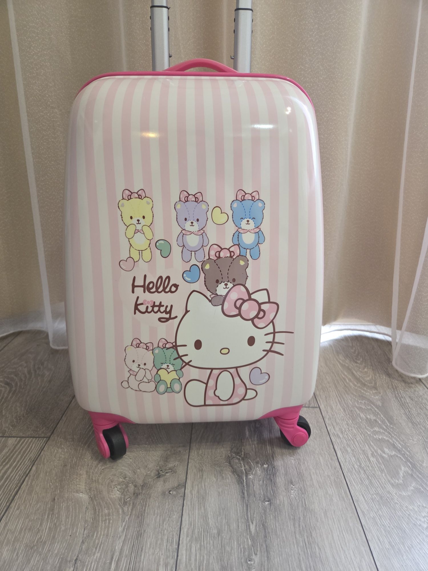 Розов детски куфар Hello Kitty на колелца