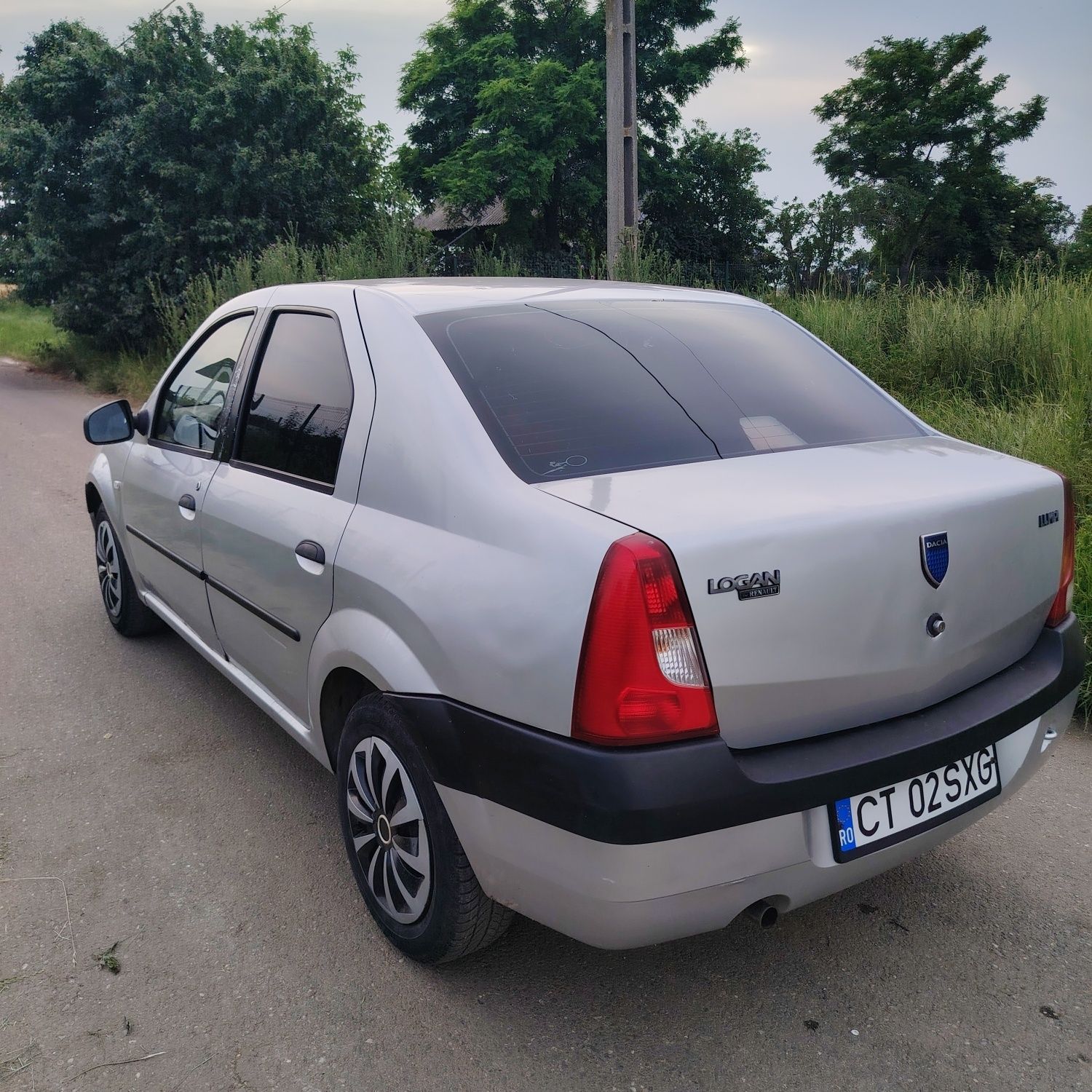 Vând Dacia Logan