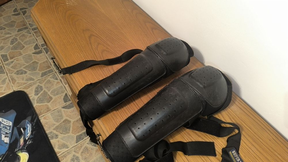 Protectii tibiere genunchiere