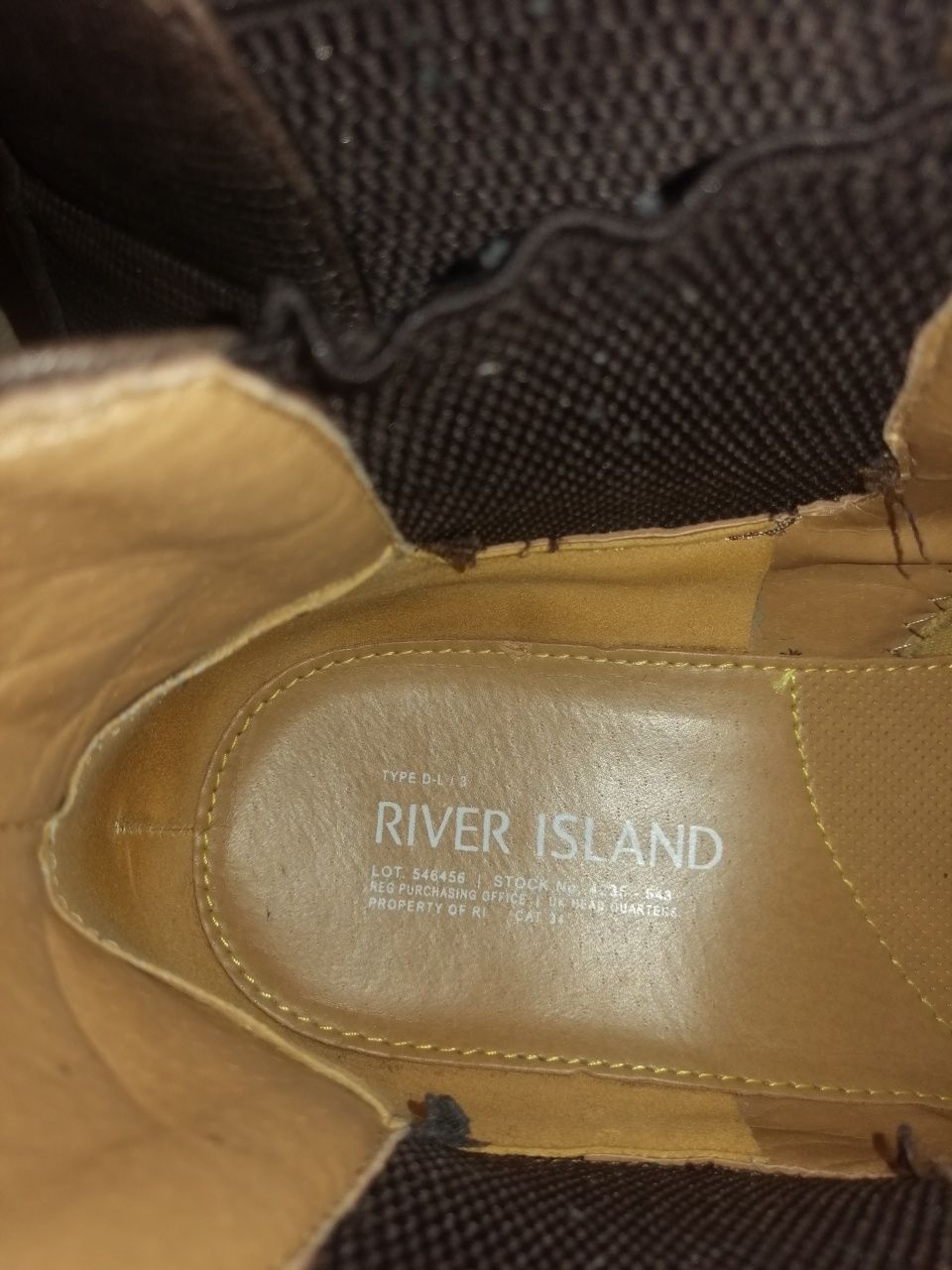 Ghete River Island 
In stare foarte bună și cu un interi