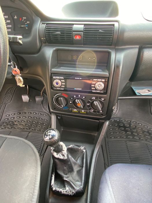 Опел Астра комби 1.4 бензин. Здрава и икономична