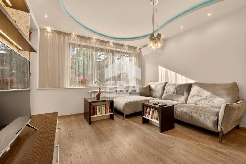 Тристаен, ексклузивен, стилно обзаведен и газифициран апартамент за пр