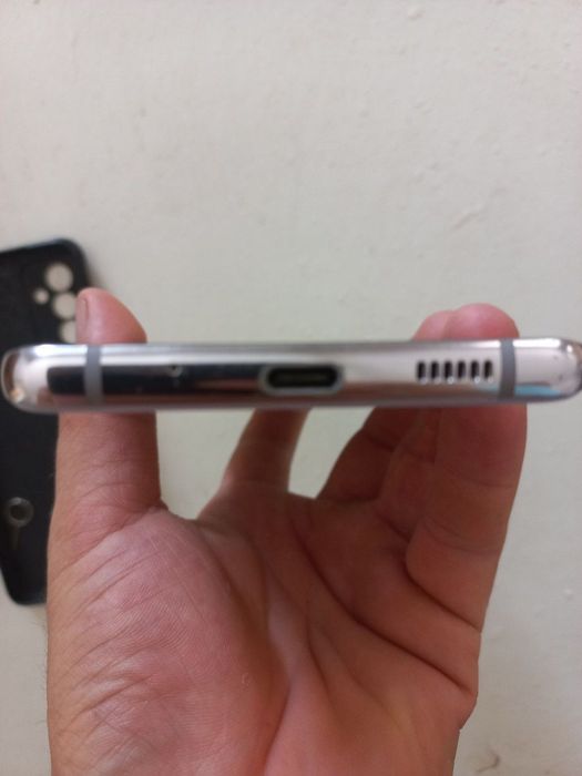 Samsung Galaxy quantum a82 128/6+2