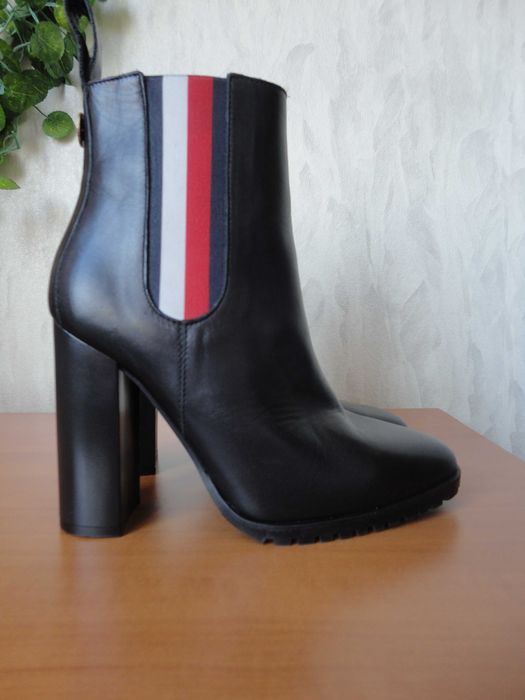 N38 Tommy Hilfiger/дамски боти