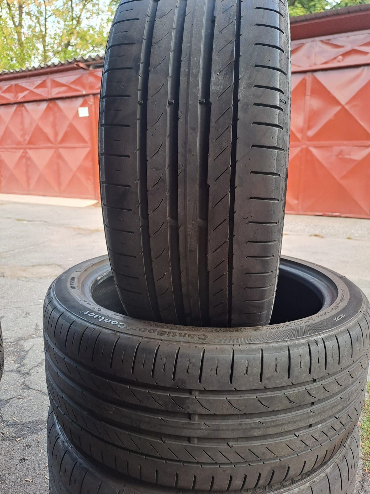 Anvelope vara 225/40/18 și 215/55/16