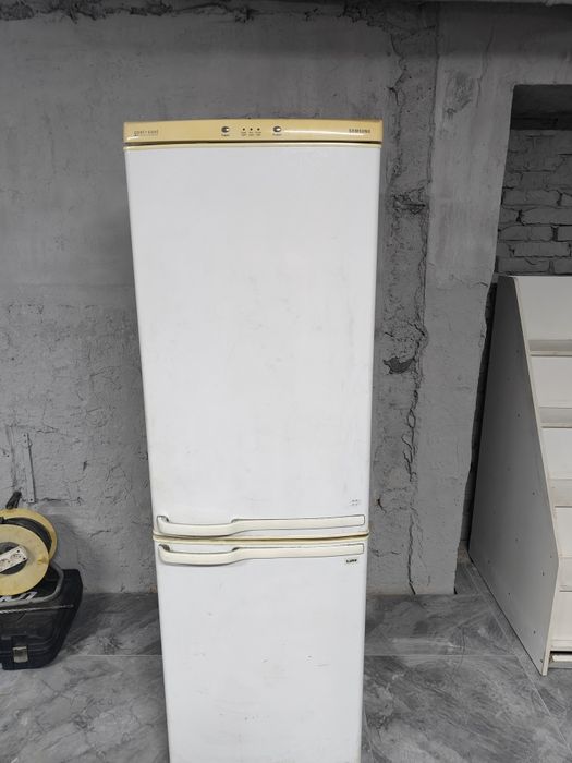 Холодильник Samsung