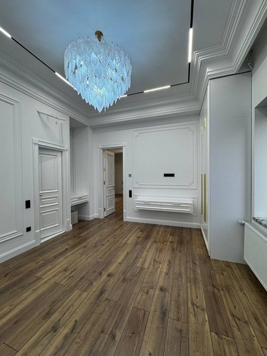 Продается дом 7 комнат, ор-р: ул. Севастопольская, 530м²