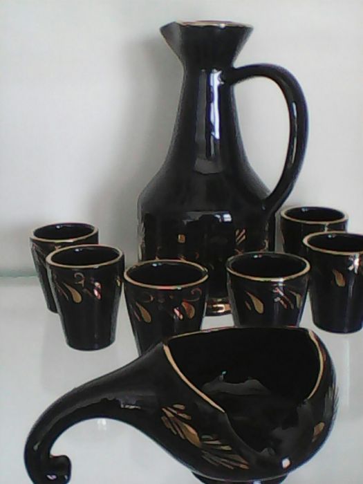 Продавам керамичен сервиз за ракия