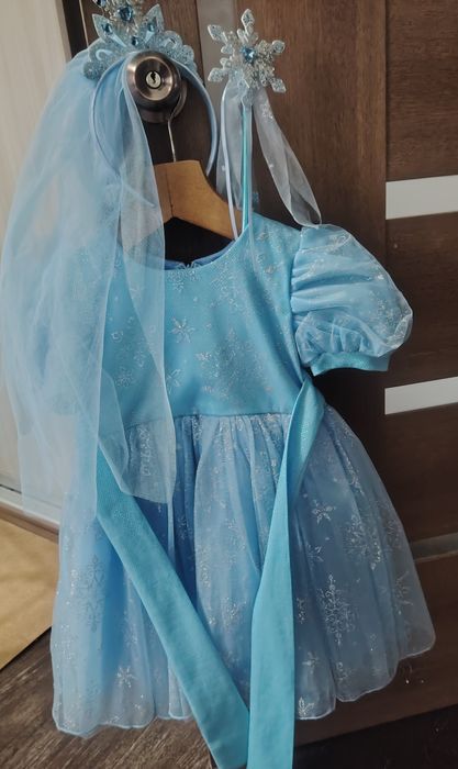 Продам платье снежинка