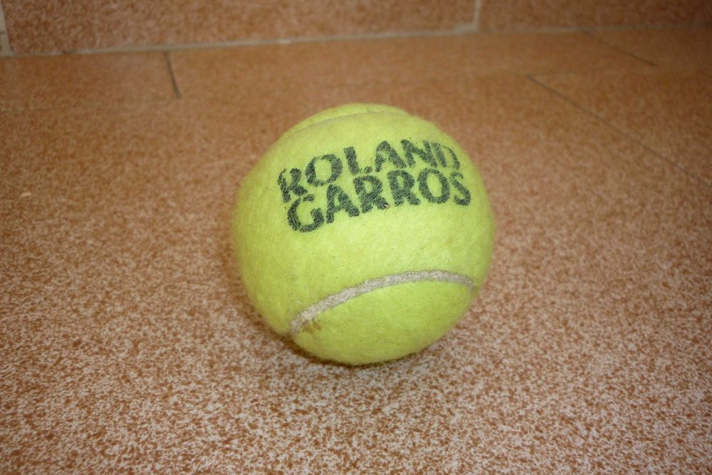 Топче за тенис на корт 