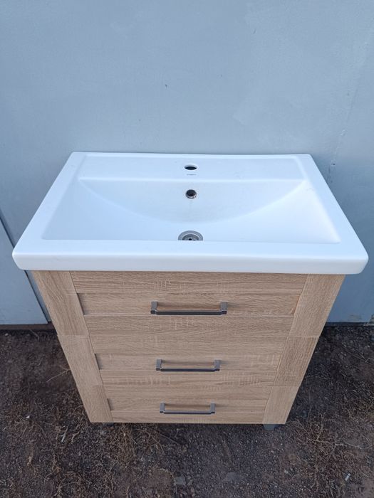 Умывальник в хорошем состоянии.