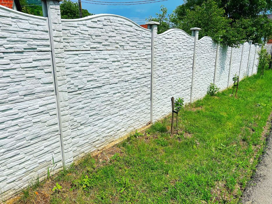 Gard din placi de beton