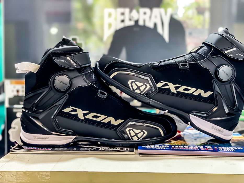 Ghete Moto Ixon Bull 2 WP MS Barbati Alb