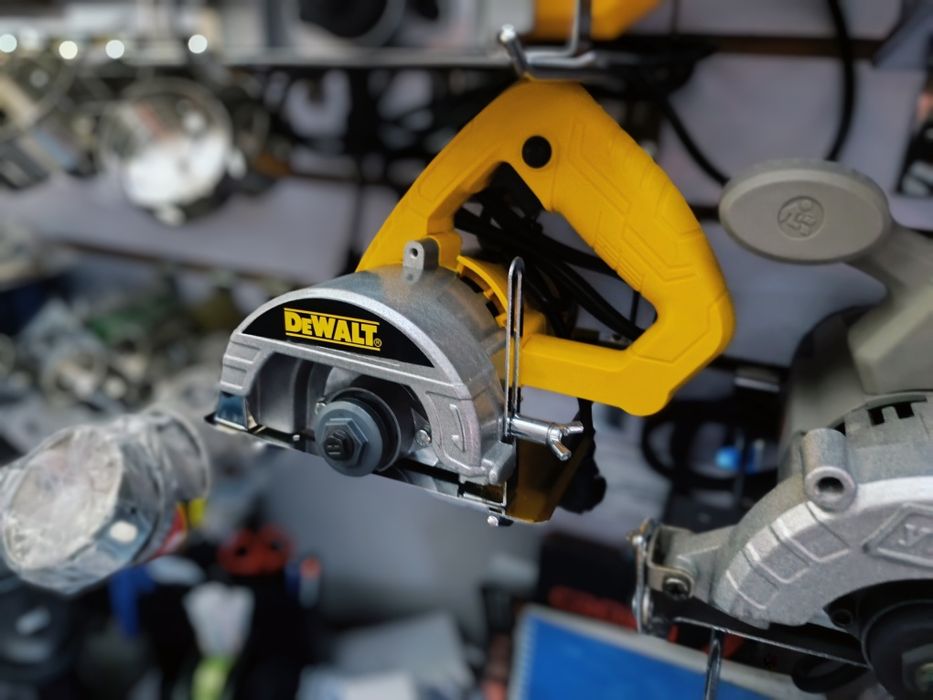 Пчелка DeWalt циркулярная пила