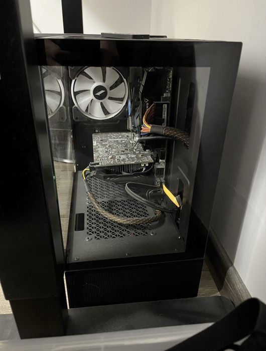 Vand pc in conditie foarte bună,nefolosi.Schimb cu macbook M1,pro M1