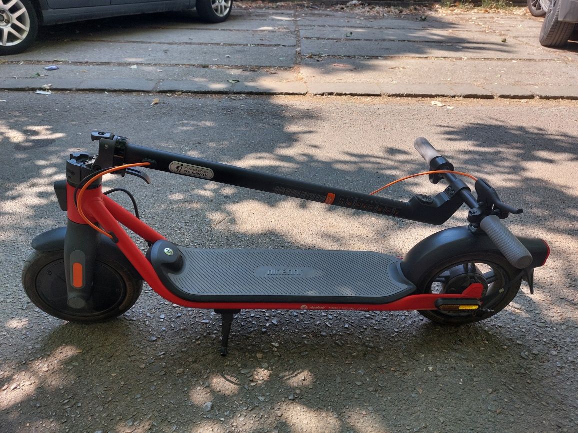 Електрическа тротинетка Ninebot Kickscooter D28E