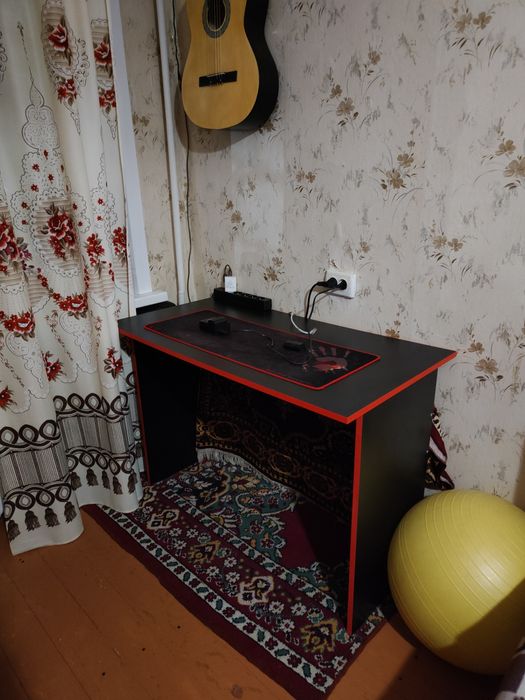 Продам компьютерный стол