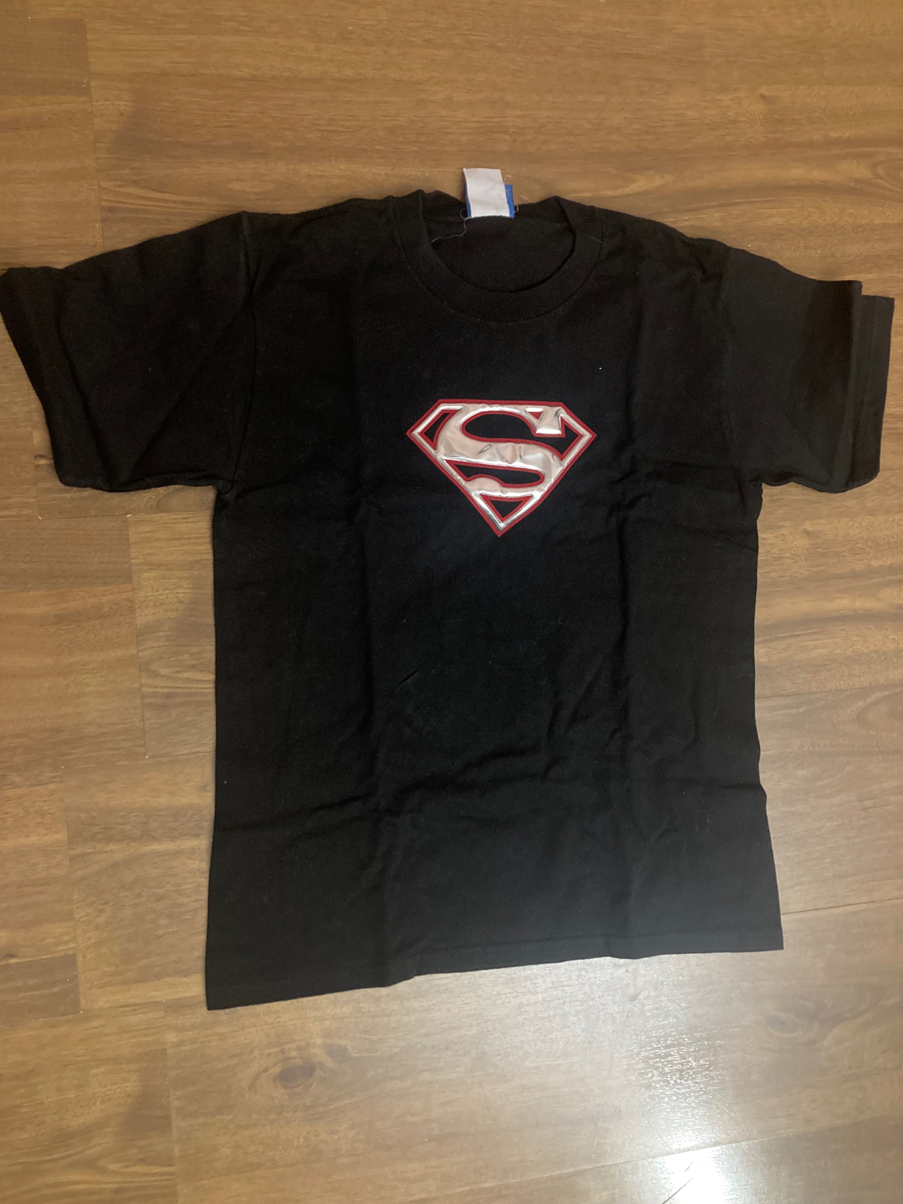 Продавам тениска на Superman