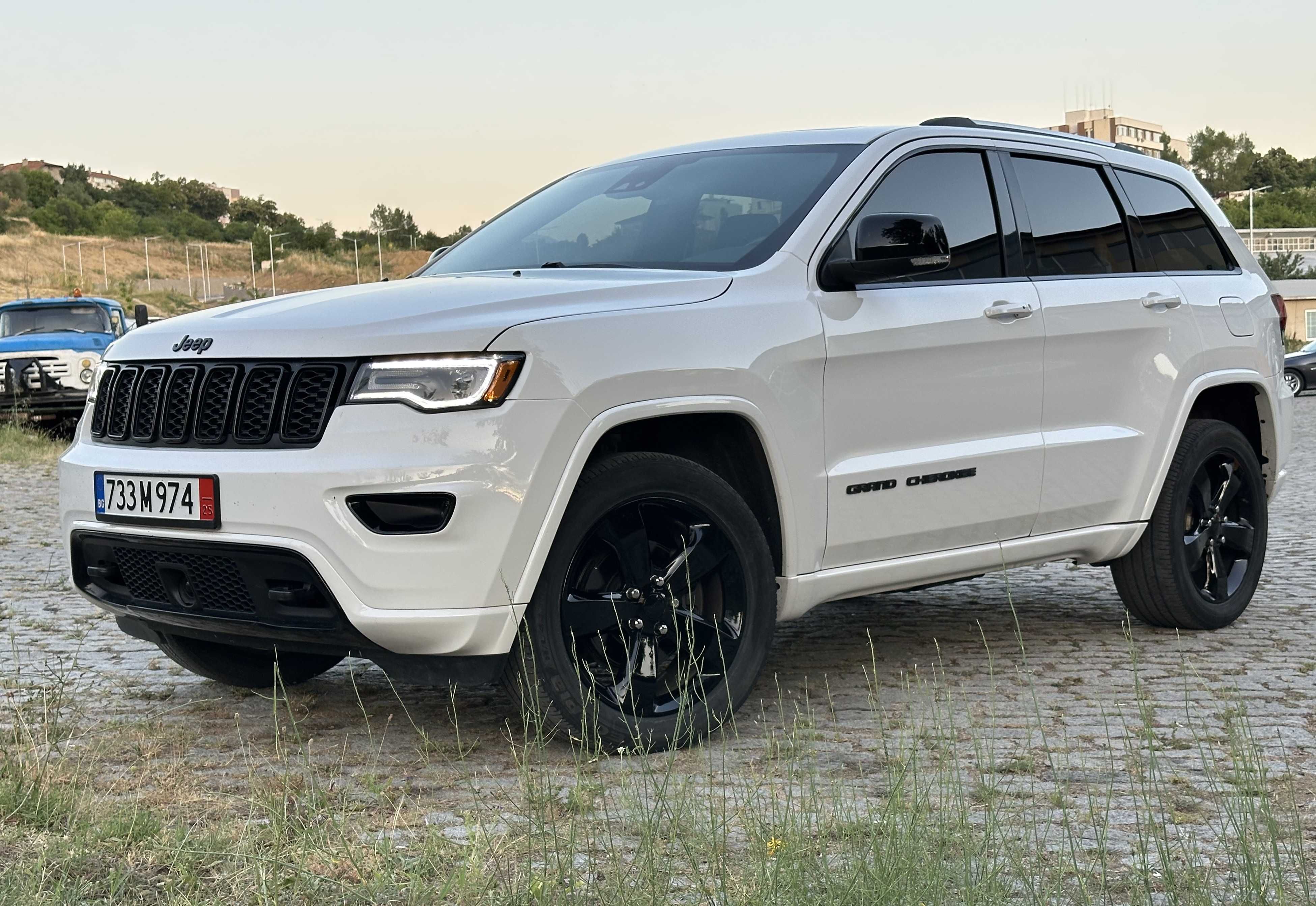 Jeep Grand Cherokee Laredo 4x4, 37 000 км., Black&White Edition