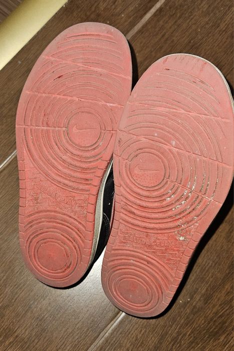 Adidasi     nike