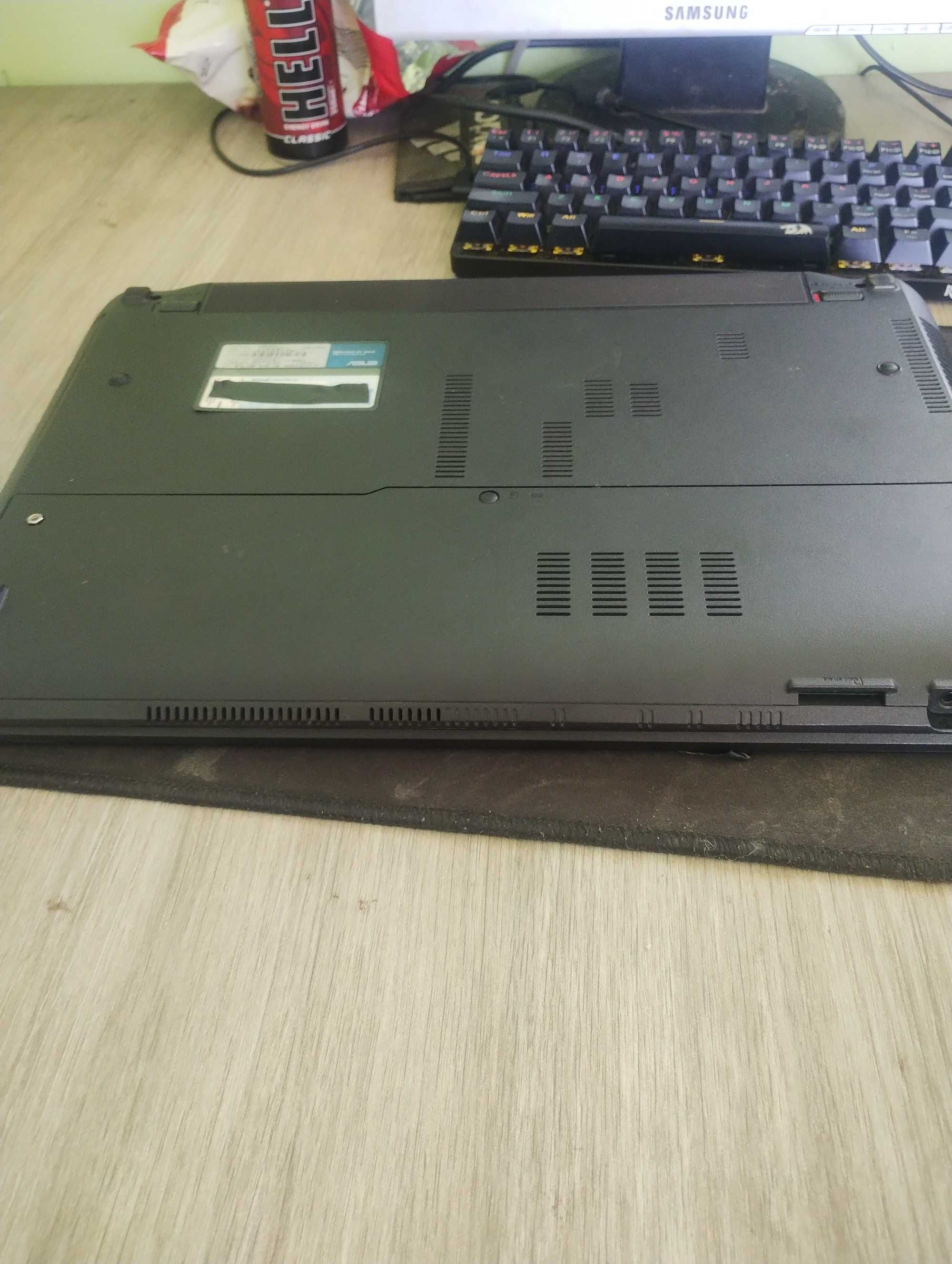 Лаптоп Asus без рам