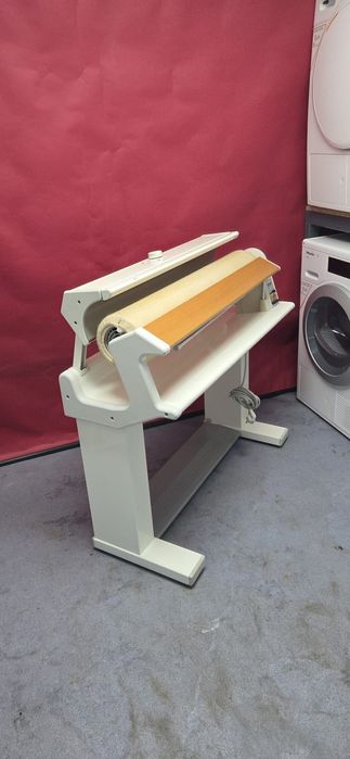 Vând Calandru  marca Miele
