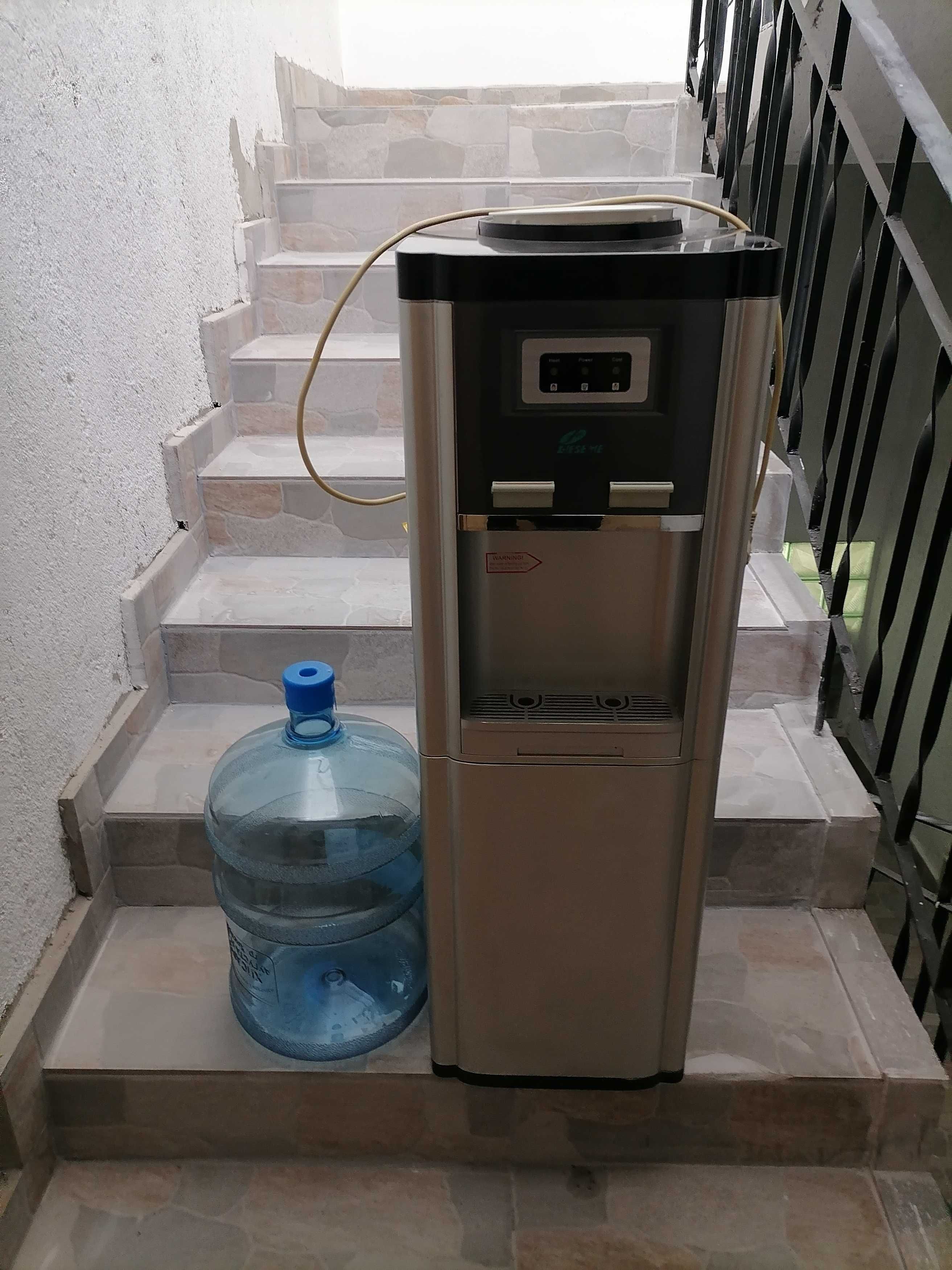 Диспенсър за вода