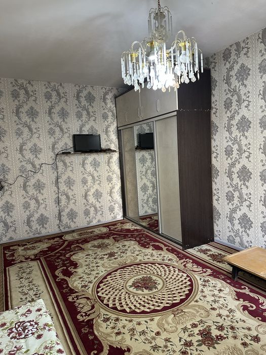Продается 1 комнатная квартира переделенная в 2. Яккасарай-Кушбеги