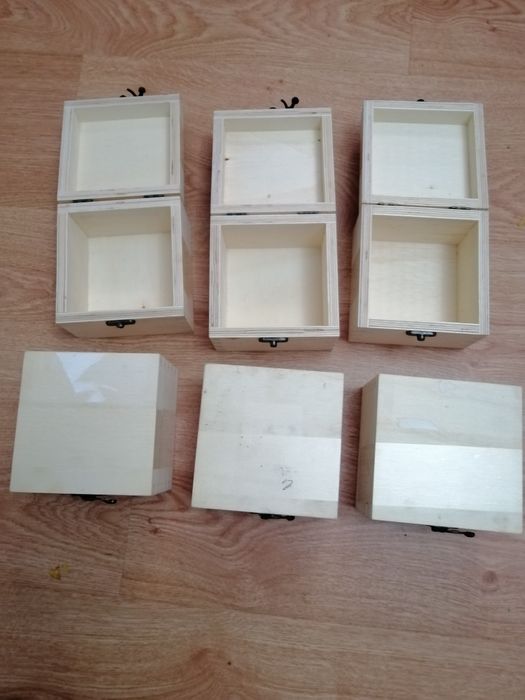 Cutiuțe de lemn cu incuietoare