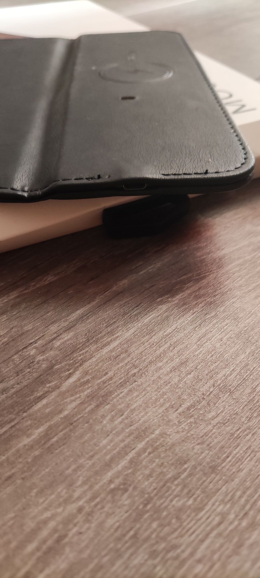 Mousepad cu încărcător de telefon wireless