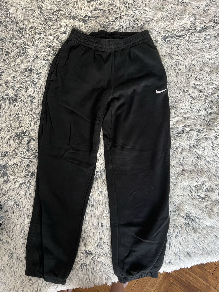 Черно долнище Nike