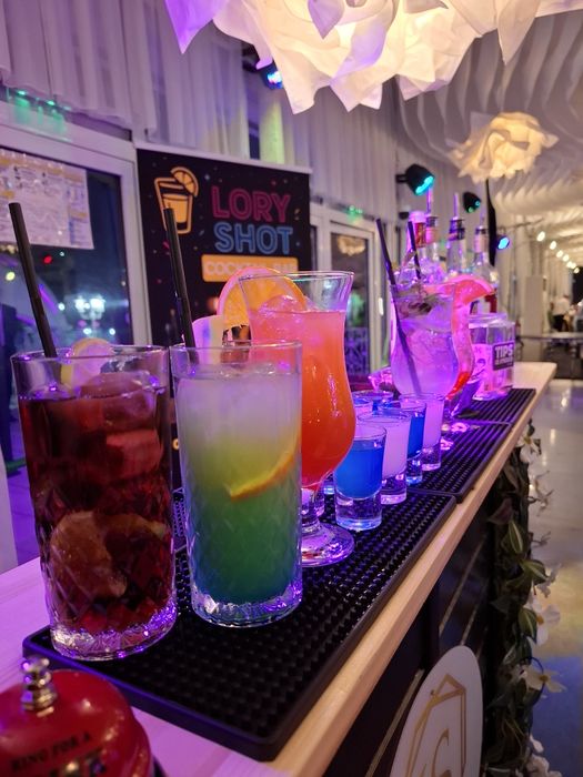 Cocktail bar mobil pentru evenimente