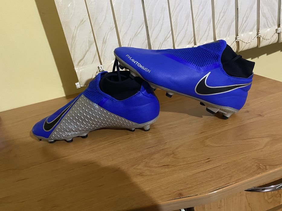 Футболни обувки Nike, Adidas, Umbro
