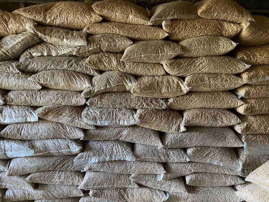 Peleți calitate superioara și cărbune brichete