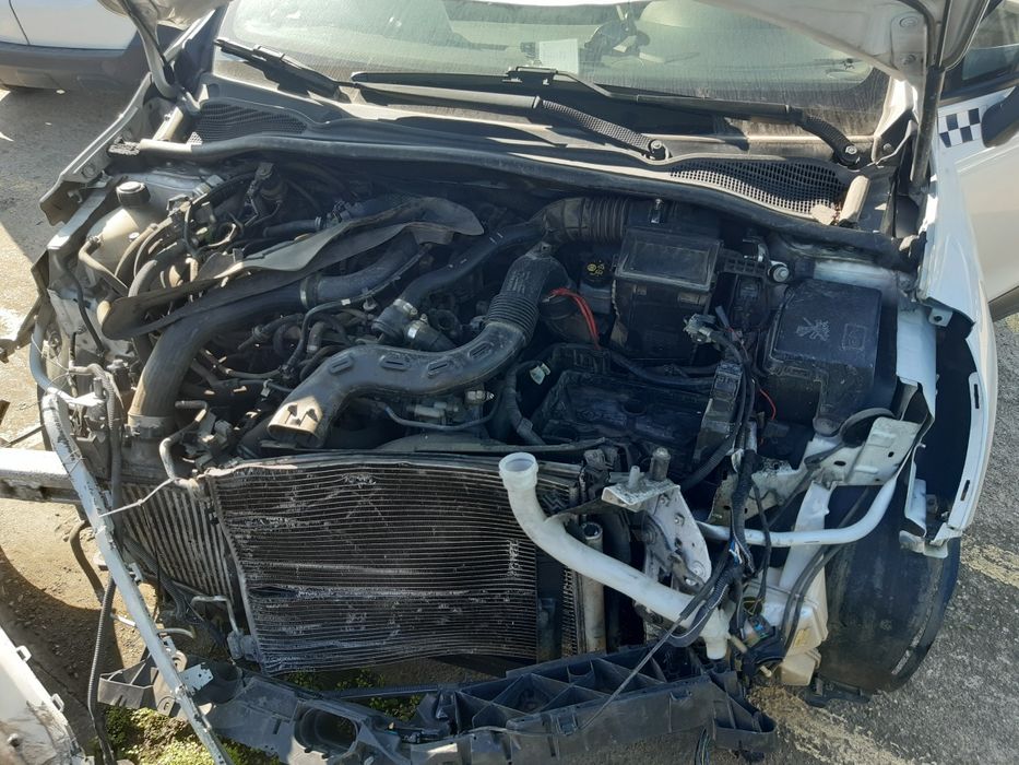De vanzare renault  clio 0.9 benzina avariata
