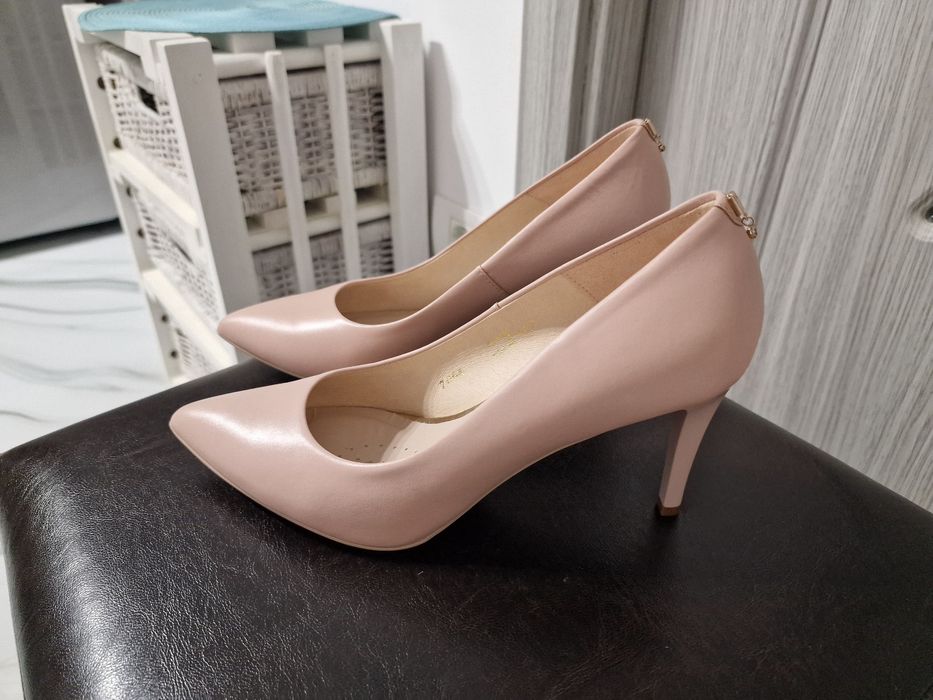 Pantofi din piele,model deosebit