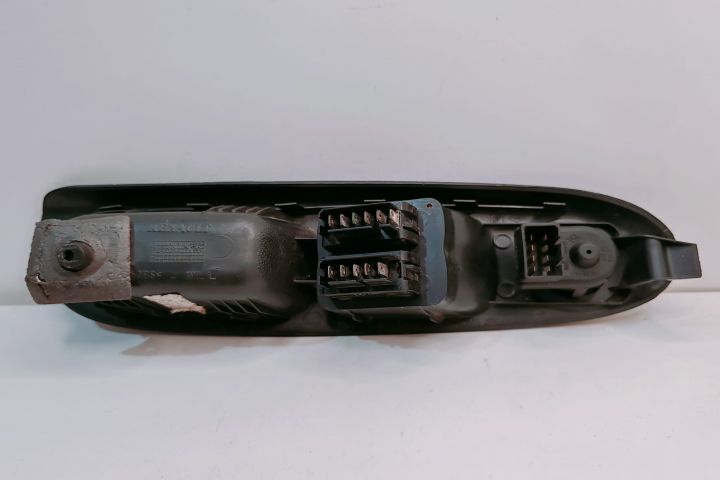 Comanda Geamuri Butoane 8200507734 Renault Clio a 2-a generatie