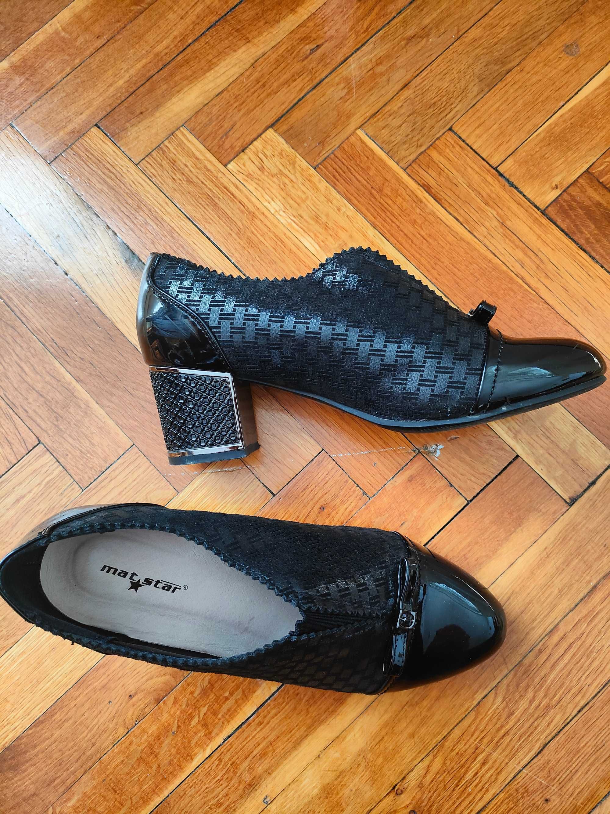 Дамски обувки Mat Star черни, лачени, в отлично състояние
