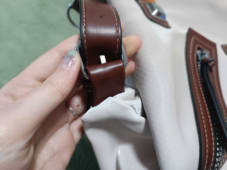 Дамска чанта с елементи