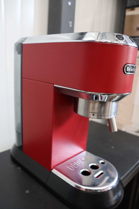 Еспресо кафемашина Delonghi Dedica EC685.M (Метал) 15 Bar, 1350W