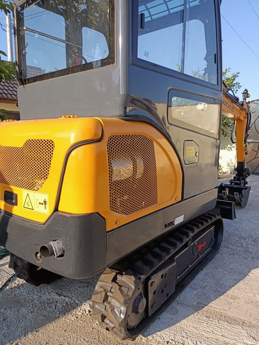 Escavator săpături fundați casă . canalizare.cablu elecric, gaze, apă