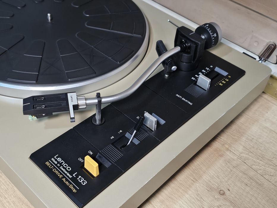 pick-up LENCO L-133, belt drive, auto stop, vintage hi-fi audio
