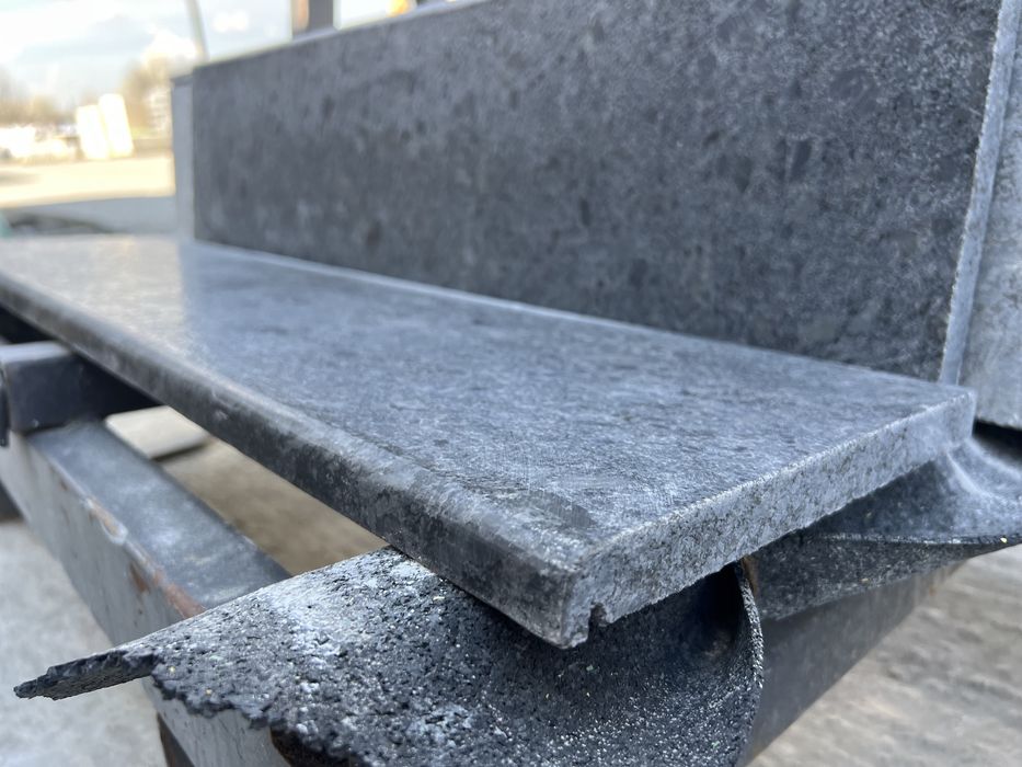 Trepte sau glafuri din granit antracit,finisaj leather,antiderapant
