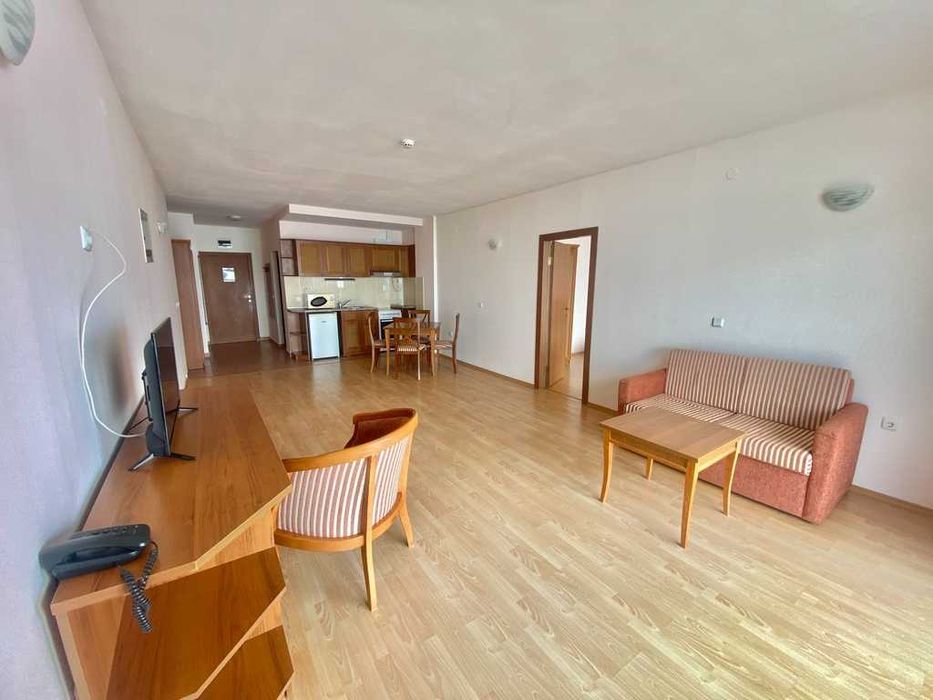 Продава се Двустаен апартамент в к.к. Елените - 100 кв.м за 1000 €/кв.м - Снимка #1